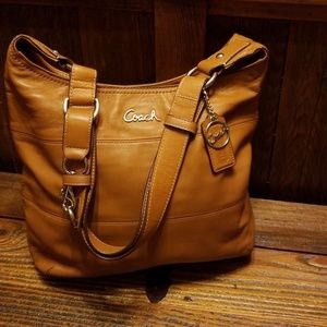 Leather Coach bag in Caramel